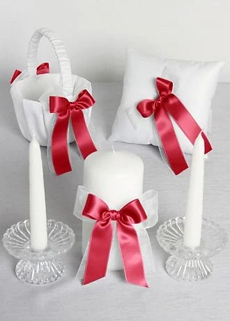 Excl Simply Chic 3pc Basket, Pillow and Candle Set