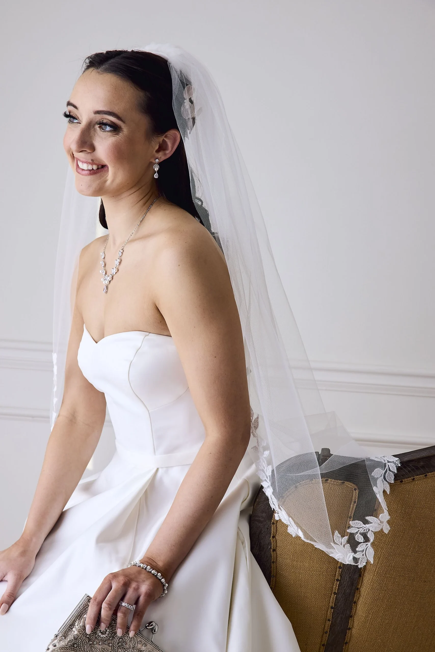 Leaf-Edge Tulle Fingertip Veil