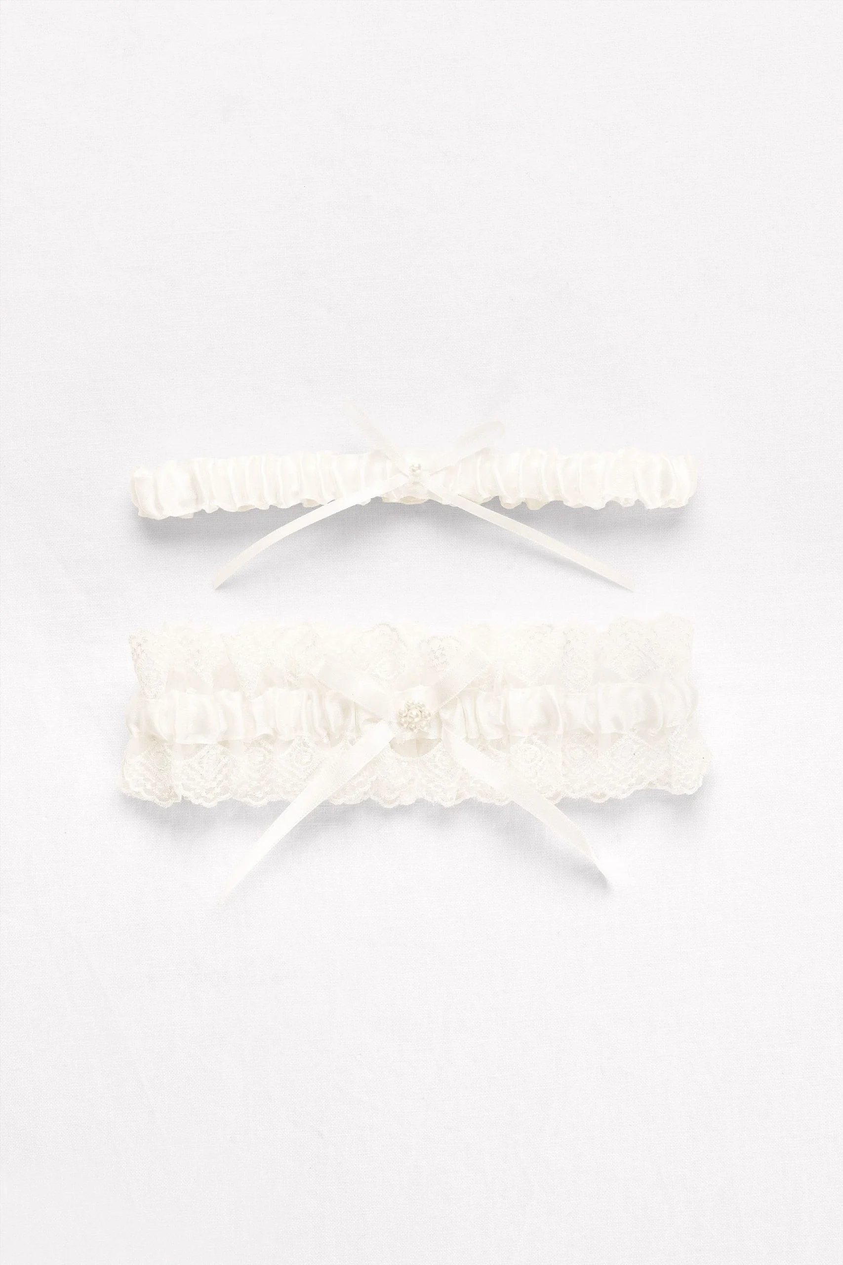 Ruffled Lace and Pearl Garter Set with Ribbon Bows