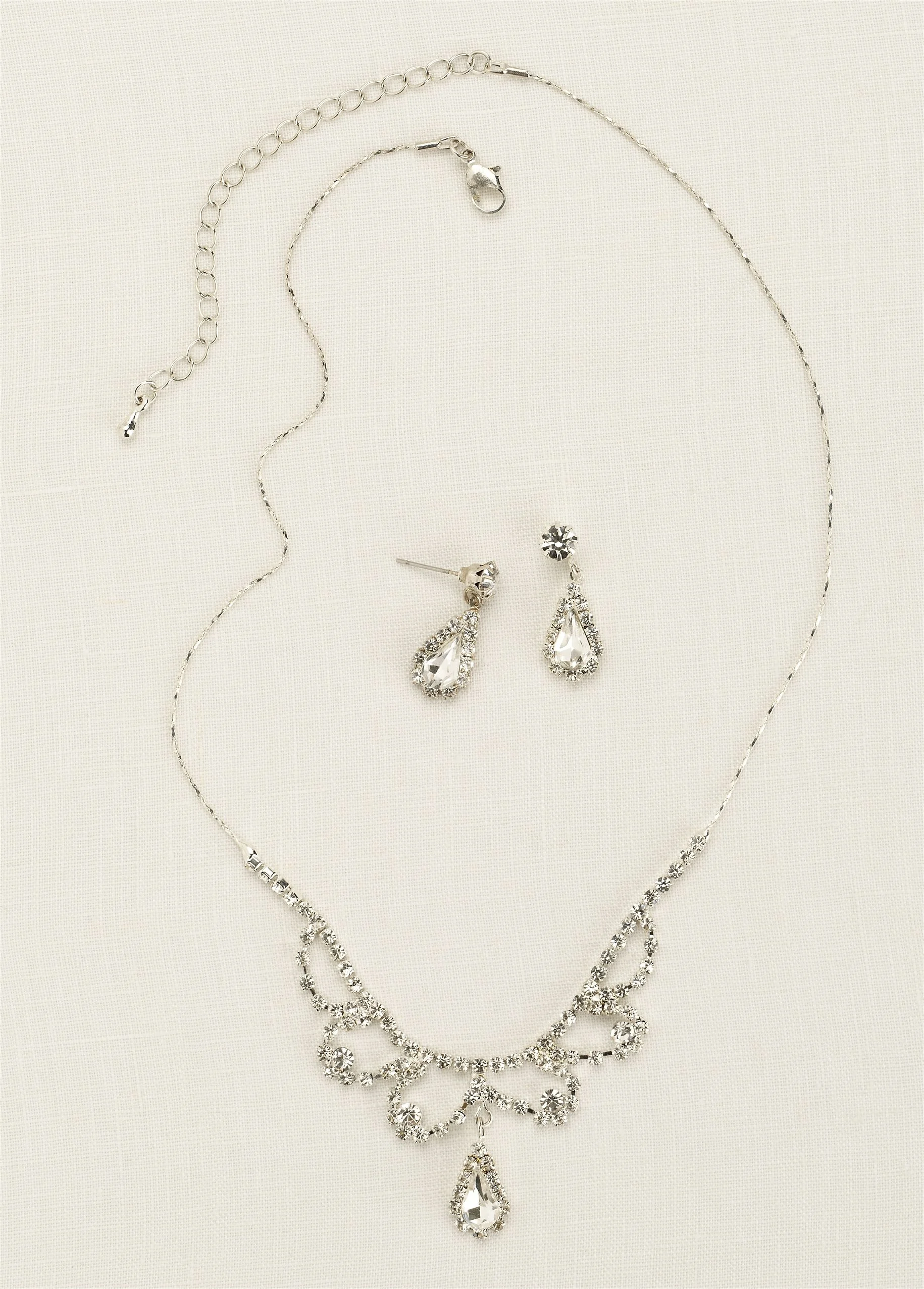 Scalloped Necklace with Pear Shaped Drop Earrings