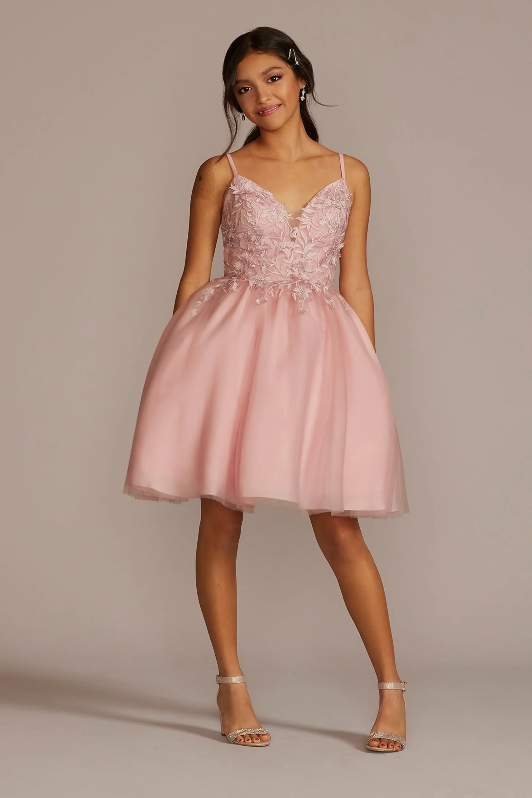 Short Damas Dress with Floral Appliques