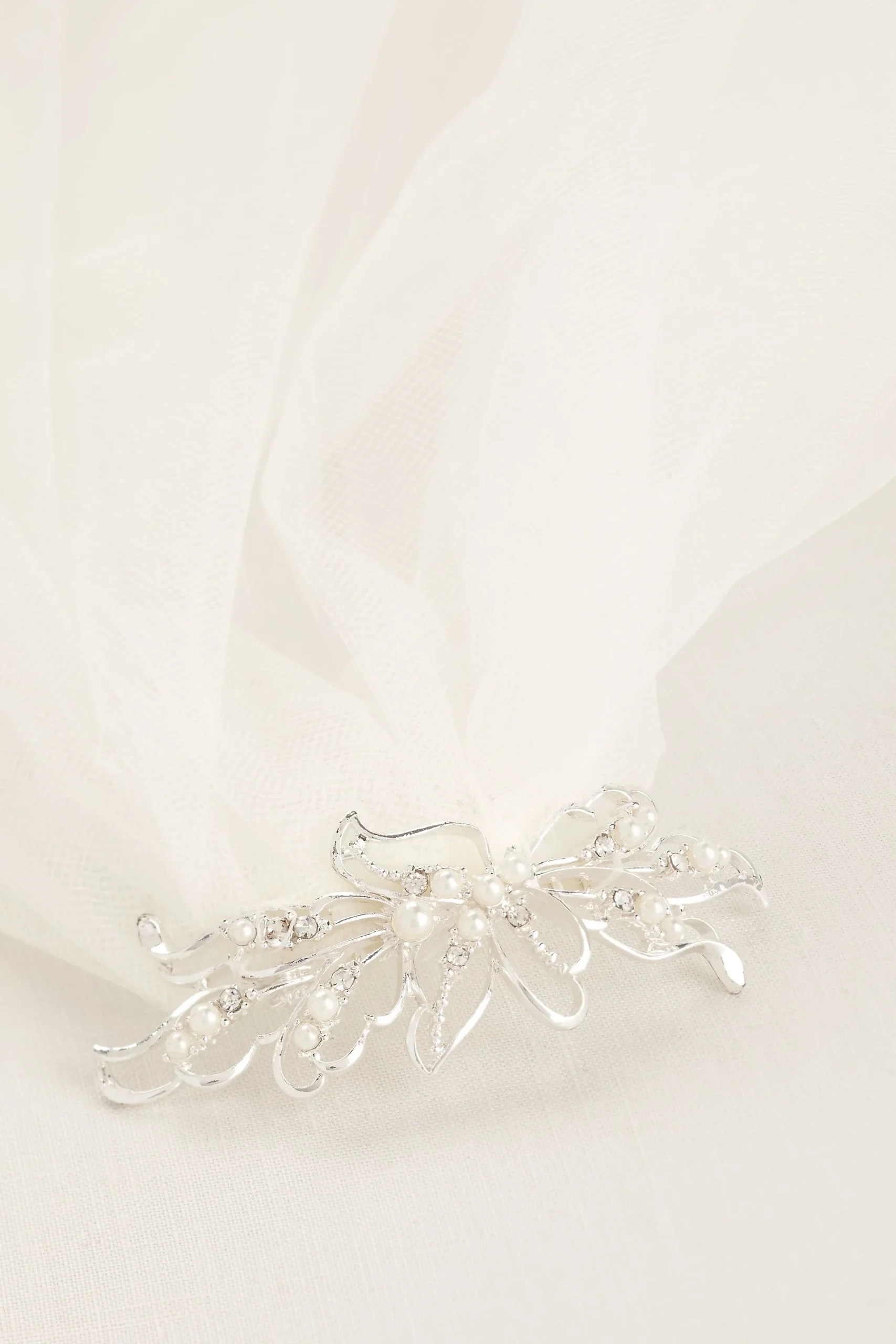 Short Veil with Pearl Wire Flower Comb