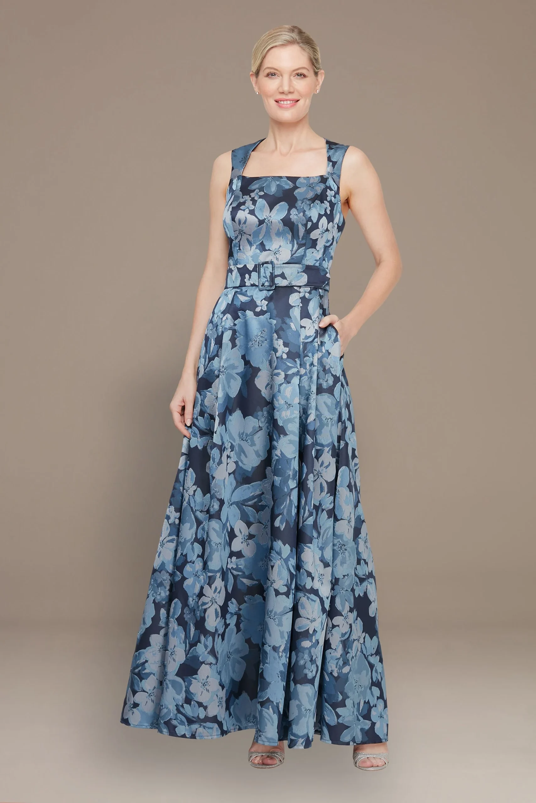Sleeveless Print Long Dress with Cutout Back