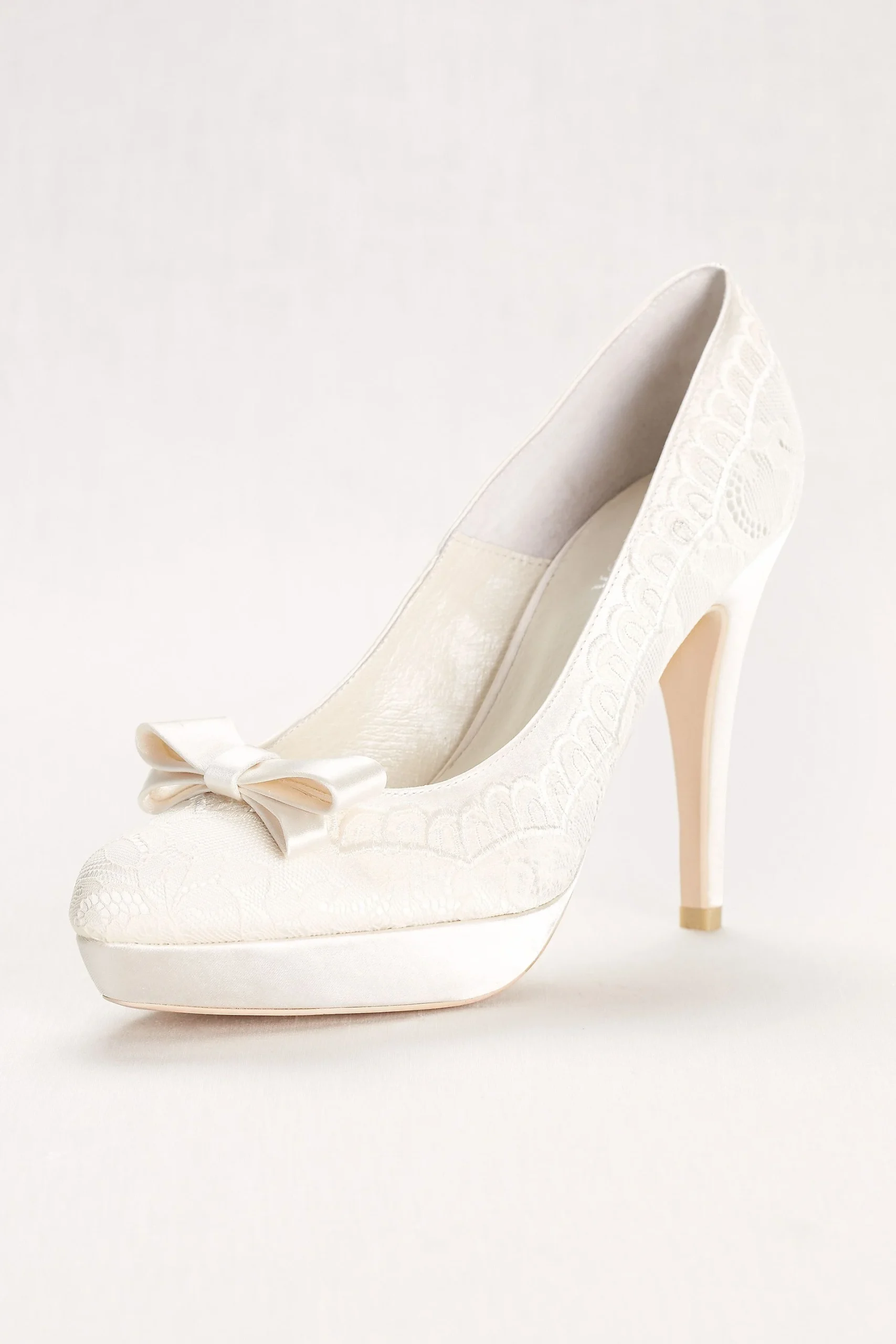 Troya Lace Bridal Pump by Menbur