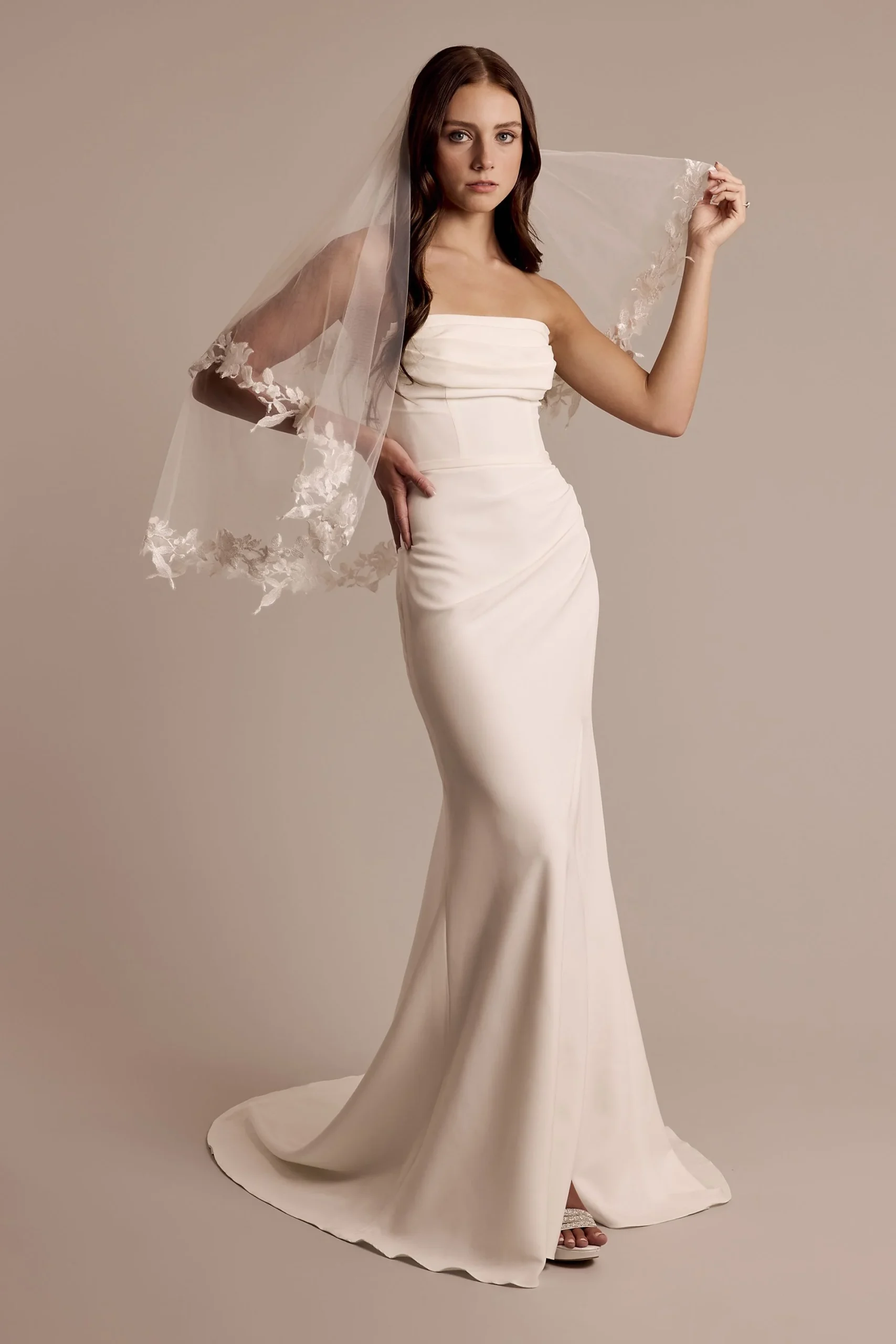 Two-Tier Leafy Lace Edge Mid-Length Veil
