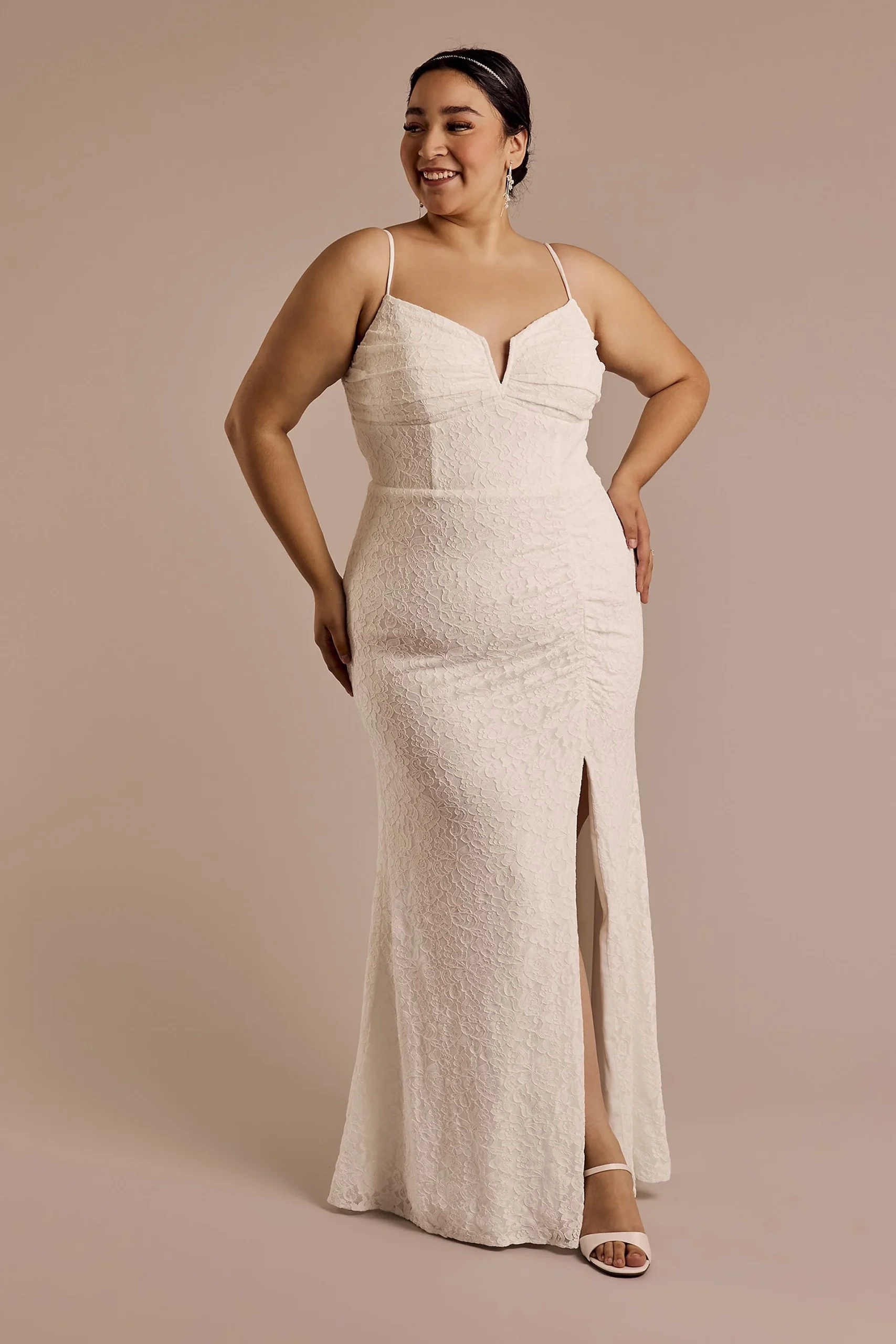 V-Notch Glitter Lace Sheath Wedding Dress